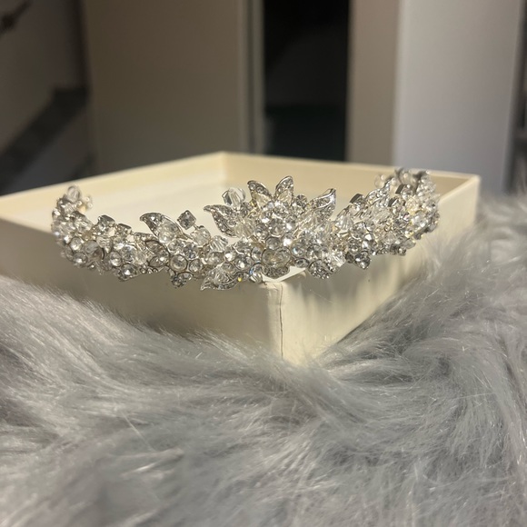 Tiara. - Picture 3 of 3